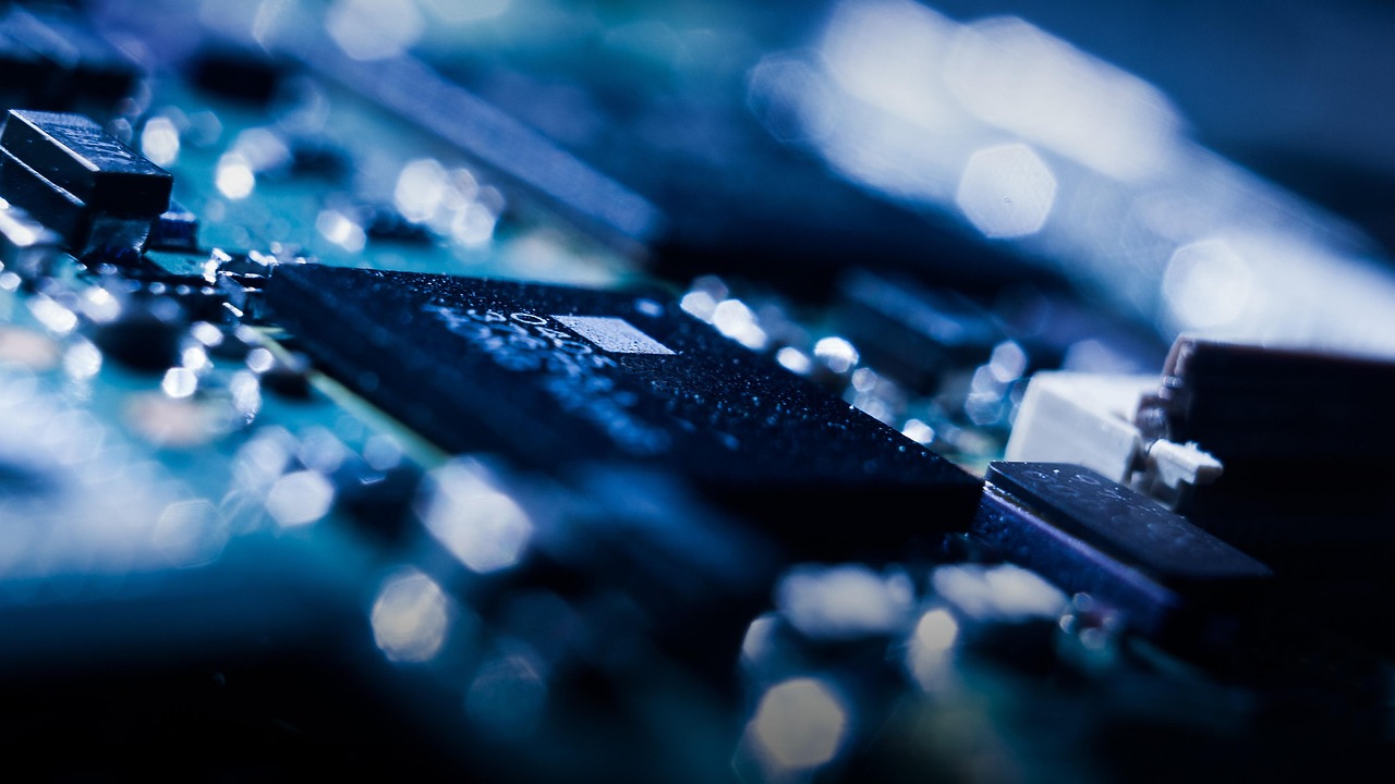 Nature's Nanobatteries: Powering Tomorrow with Living Circuits